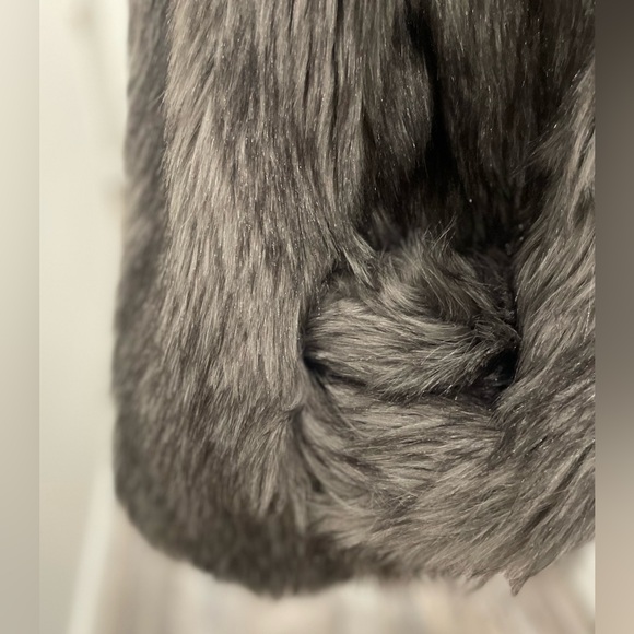 Faux Fur Coat / Jacket / Outter wear - Picture 6 of 11